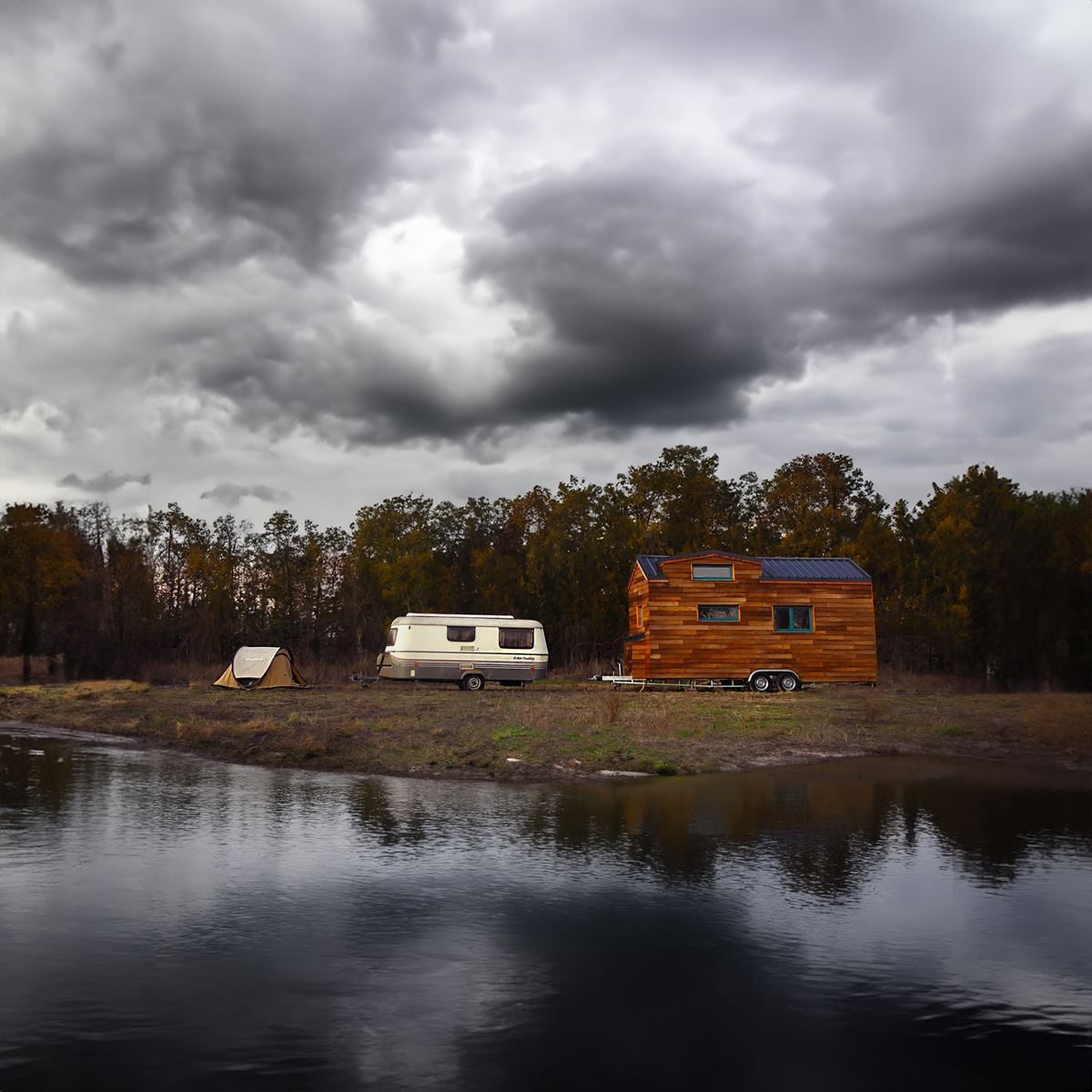 Photo représentant la différence entre une tiny house, une caravane et une tente